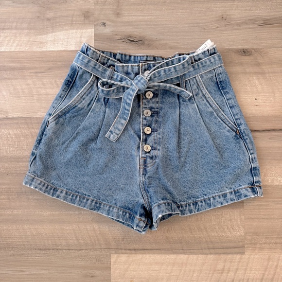Abercrombie & Fitch Pants - Abercrombie & Fitch Denim High-Waisted Women's Shorts